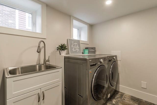 Stainless steal sink in laundry room
